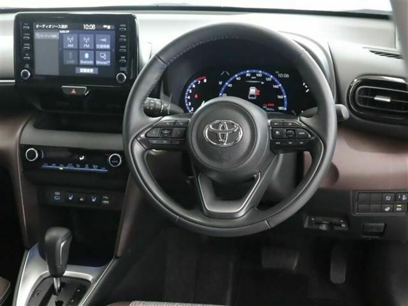 YARIS CROSS-1