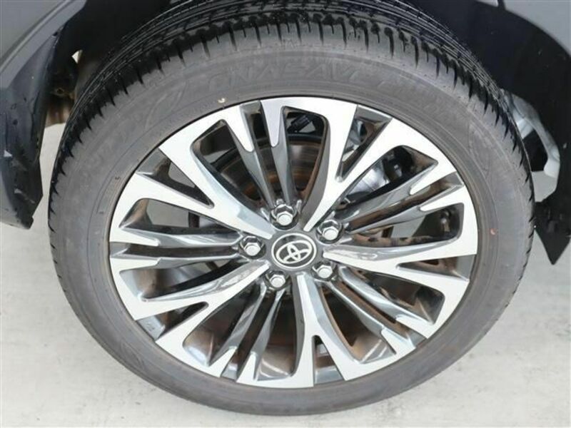 YARIS CROSS-7