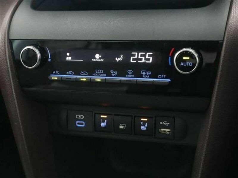 YARIS CROSS-8