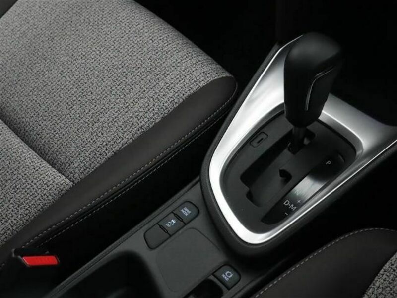 YARIS CROSS-9