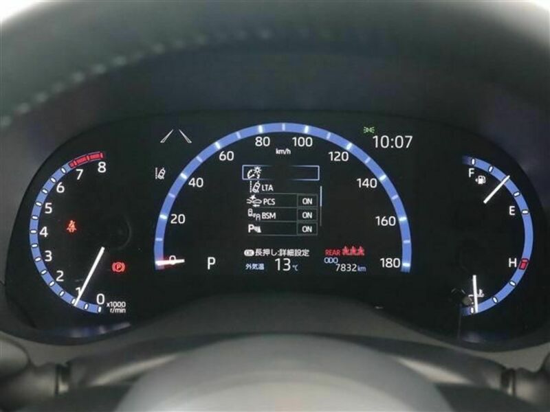YARIS CROSS-10