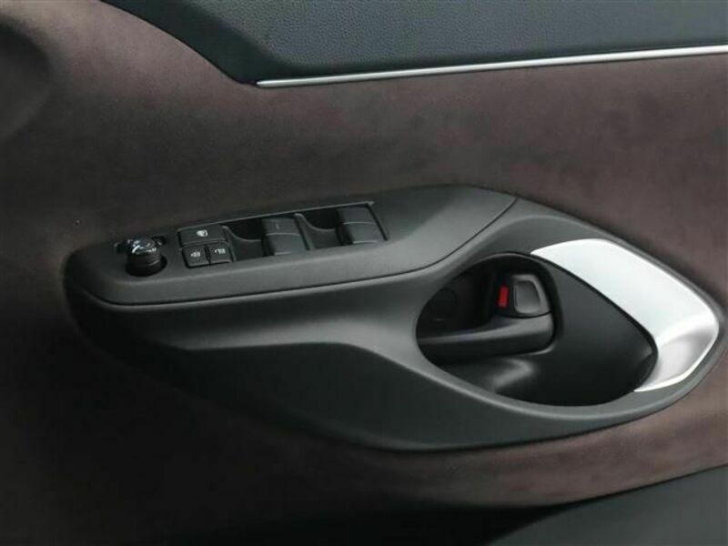 YARIS CROSS-12