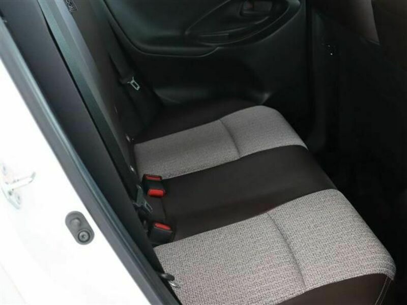 YARIS CROSS-15