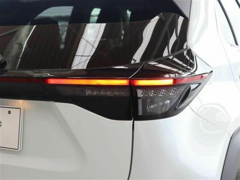 YARIS CROSS-21