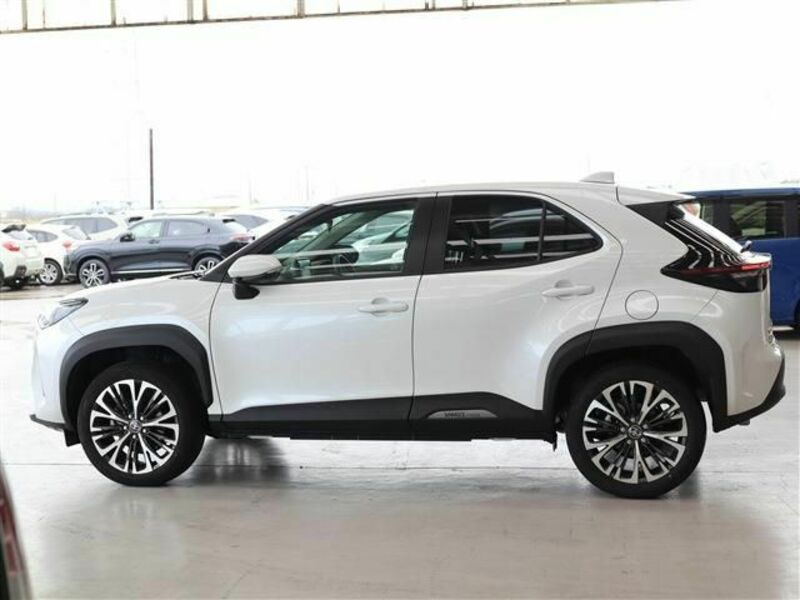 YARIS CROSS-27