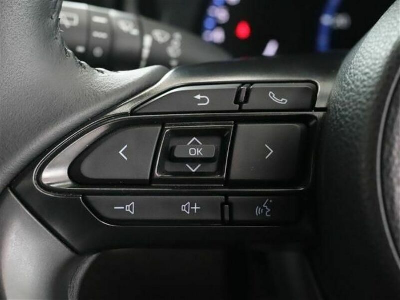 YARIS CROSS-29