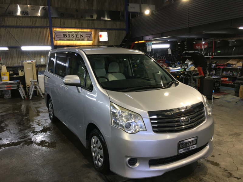 TOYOTA　NOAH