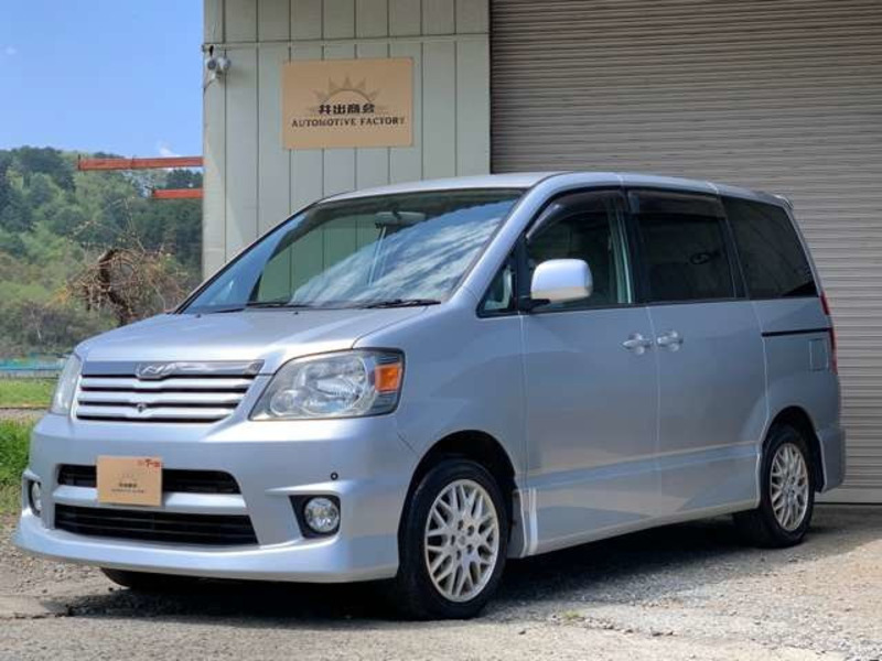 TOYOTA NOAH