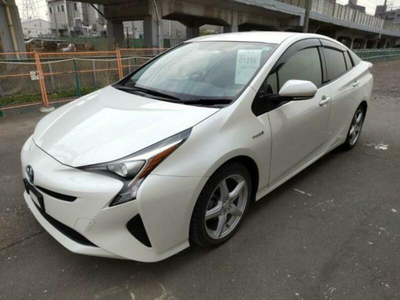 TOYOTA　PRIUS