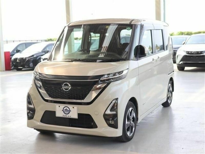 NISSAN　ROOX