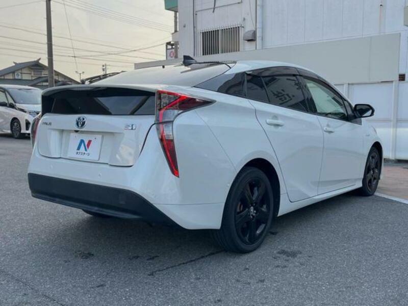 PRIUS-16