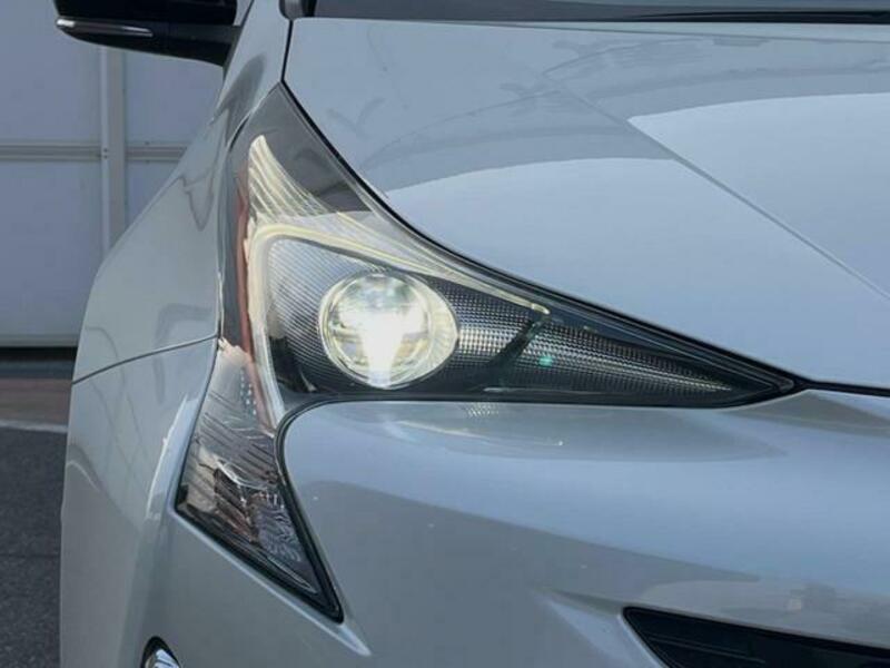 PRIUS-11