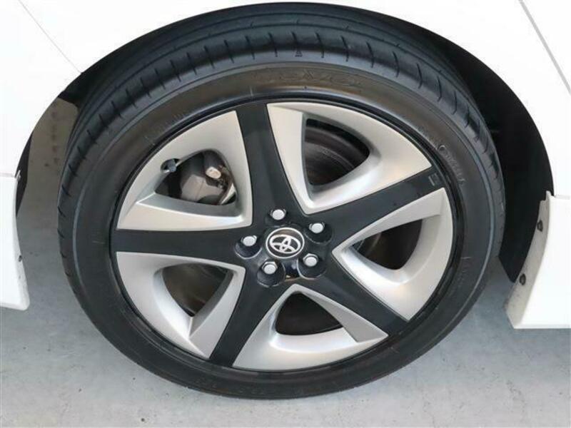 PRIUS-9