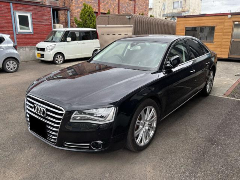 AUDI　A8