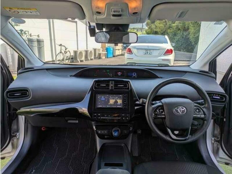 PRIUS-4