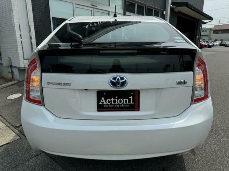 PRIUS-16
