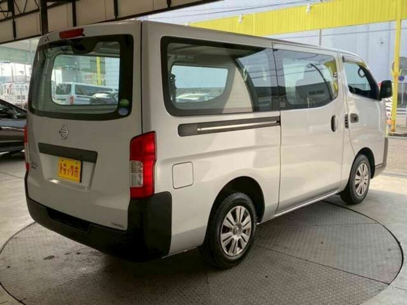 NV350 CARAVAN-17