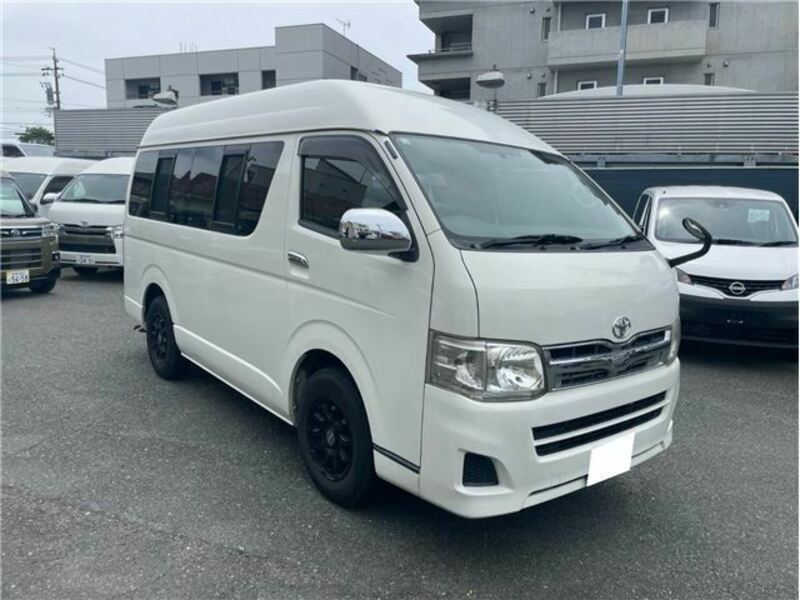 TOYOTA　HIACE