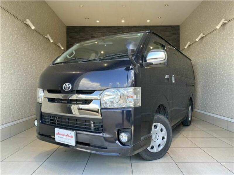 TOYOTA　HIACE