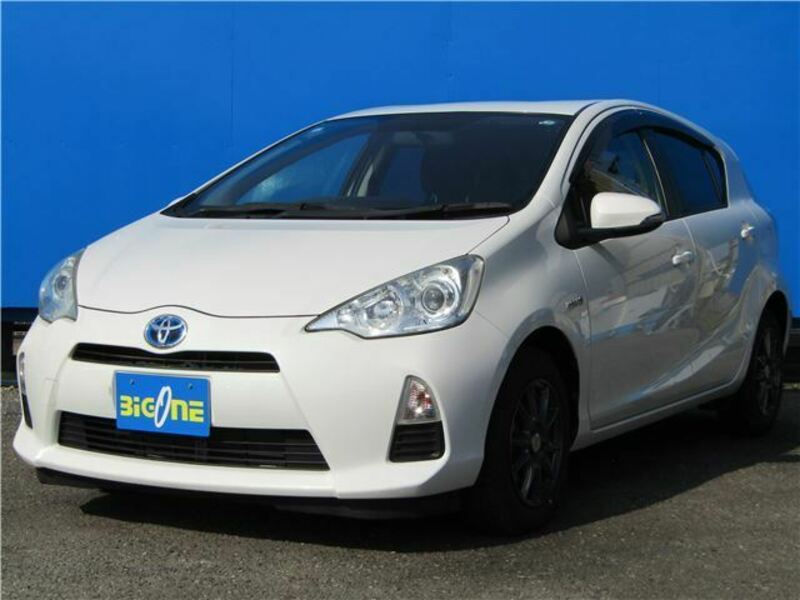TOYOTA　AQUA
