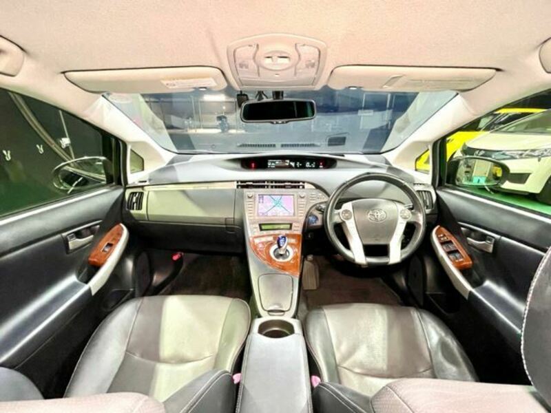 PRIUS PHV-28