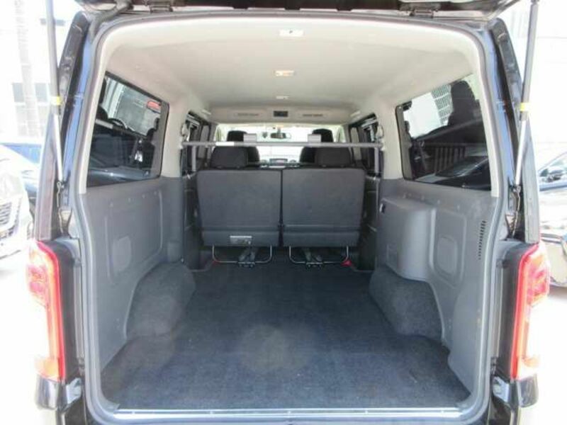 NV350 CARAVAN-5