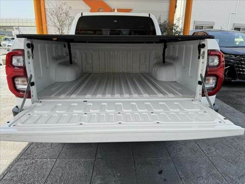 HILUX-17