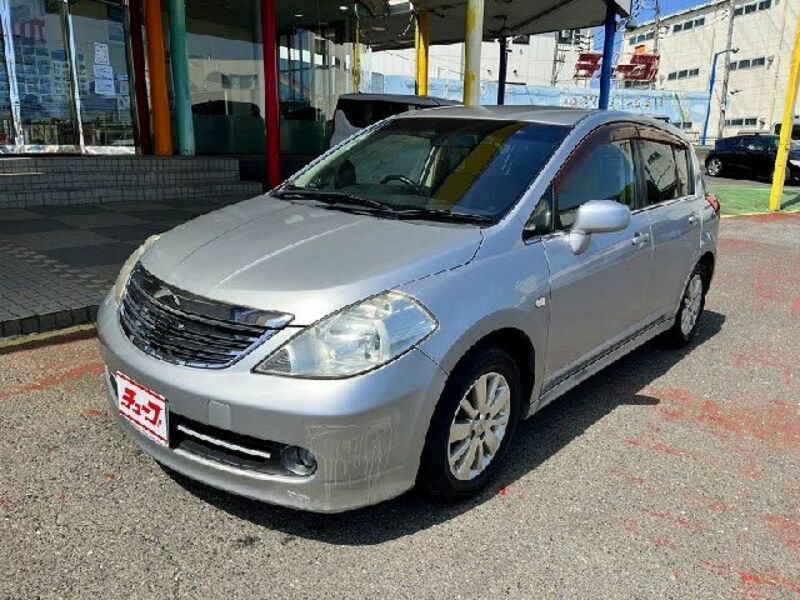 NISSAN　TIIDA