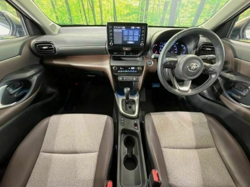 YARIS CROSS-1