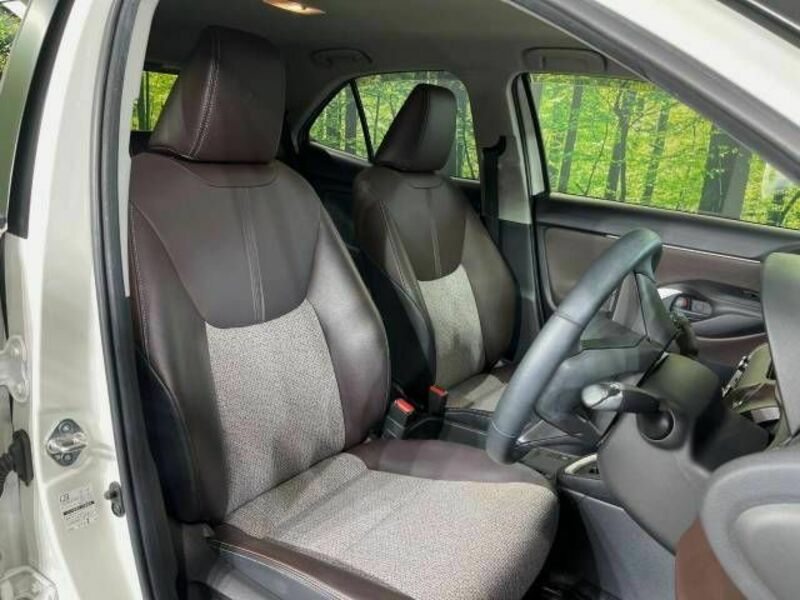 YARIS CROSS-7