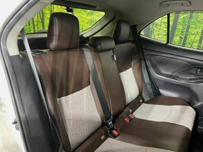 YARIS CROSS-8