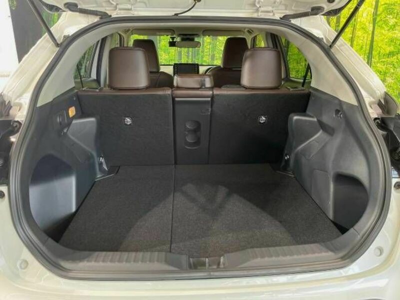 YARIS CROSS-9