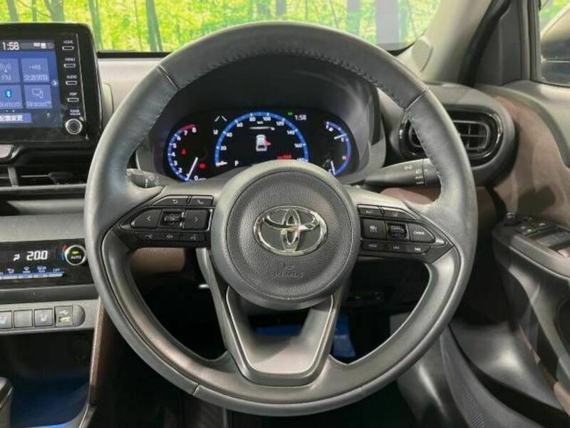 YARIS CROSS-10