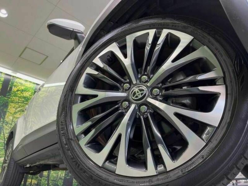 YARIS CROSS-12