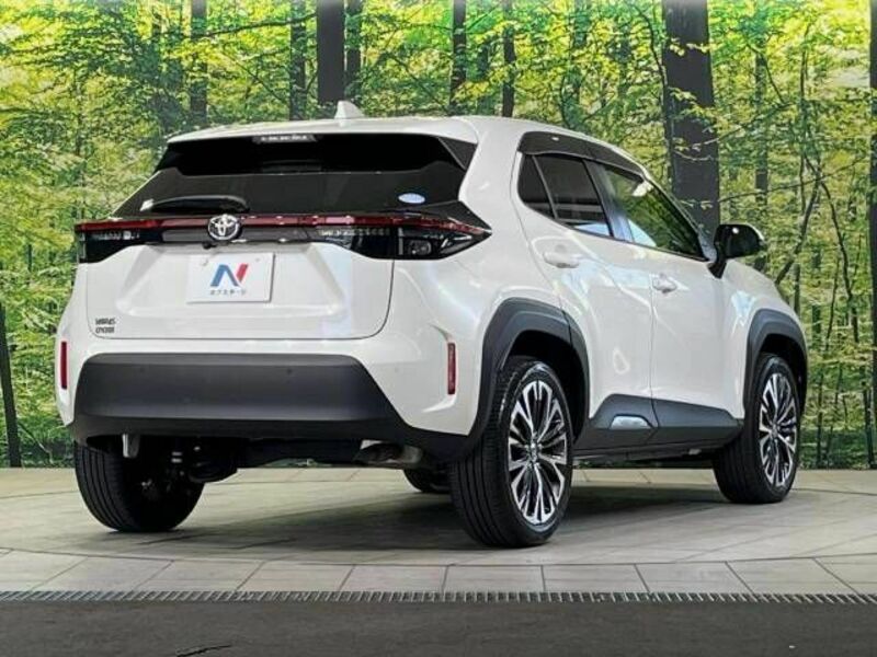 YARIS CROSS-16