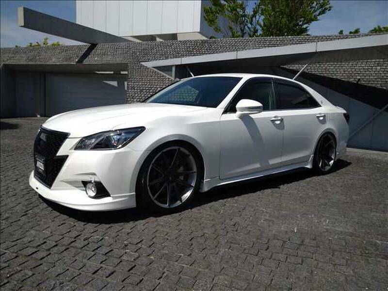 TOYOTA　CROWN