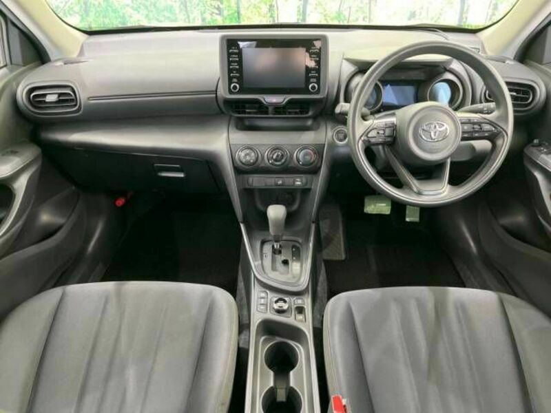YARIS CROSS-1