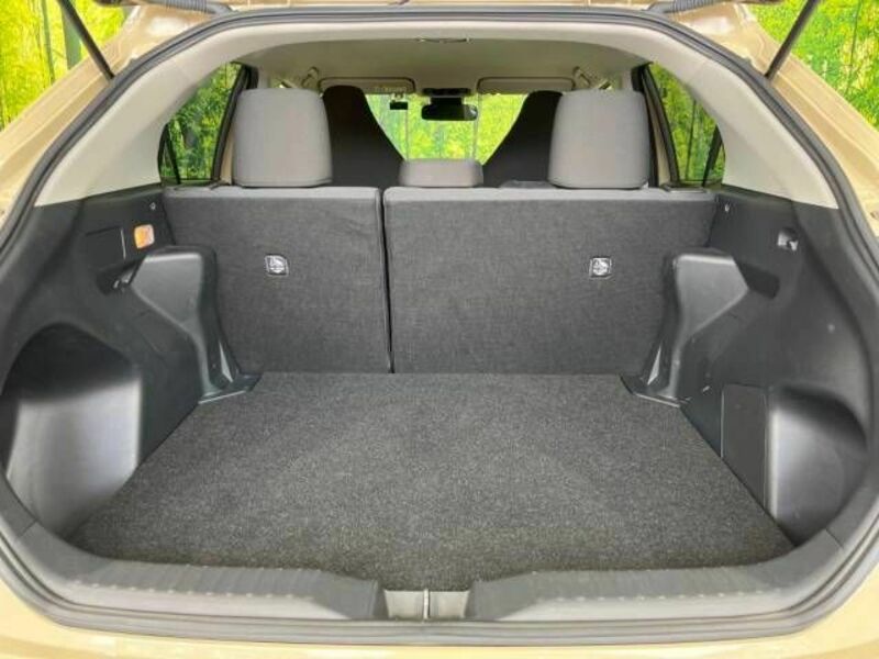 YARIS CROSS-9