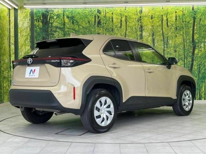 YARIS CROSS-16