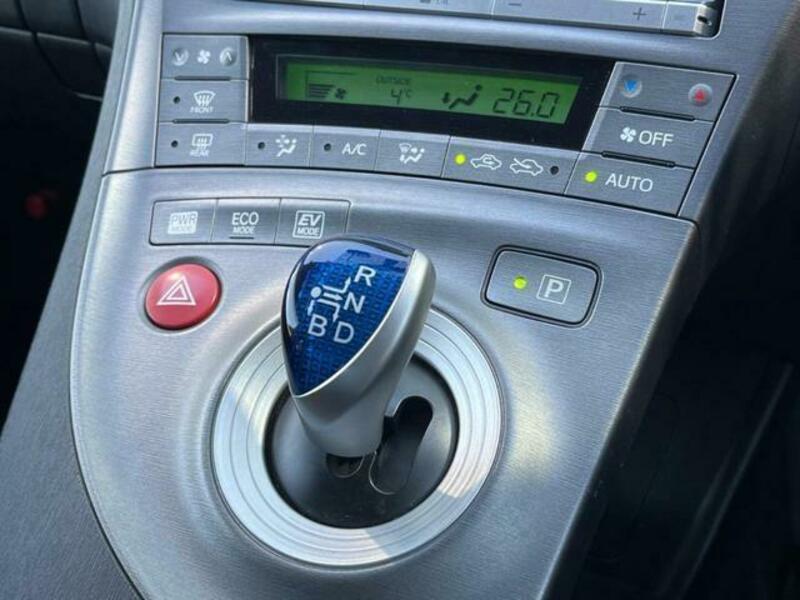 PRIUS-8