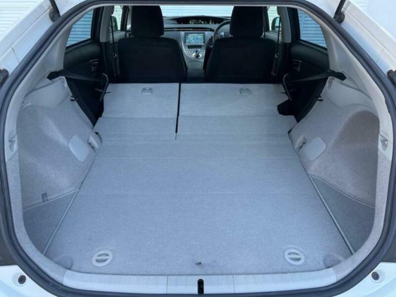 PRIUS-13