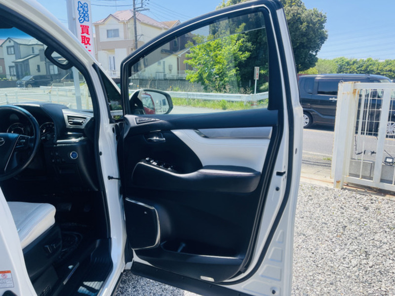 VELLFIRE-7