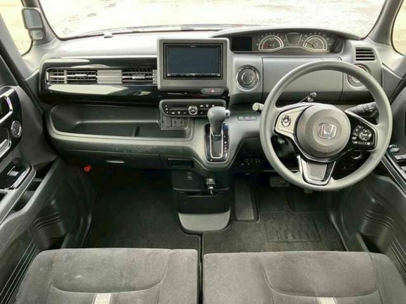 N BOX CUSTOM-1
