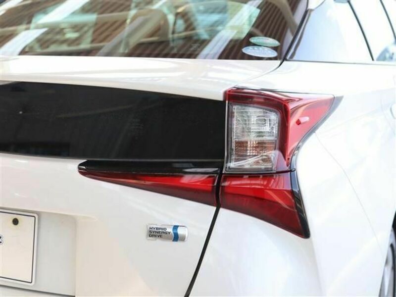 PRIUS-8