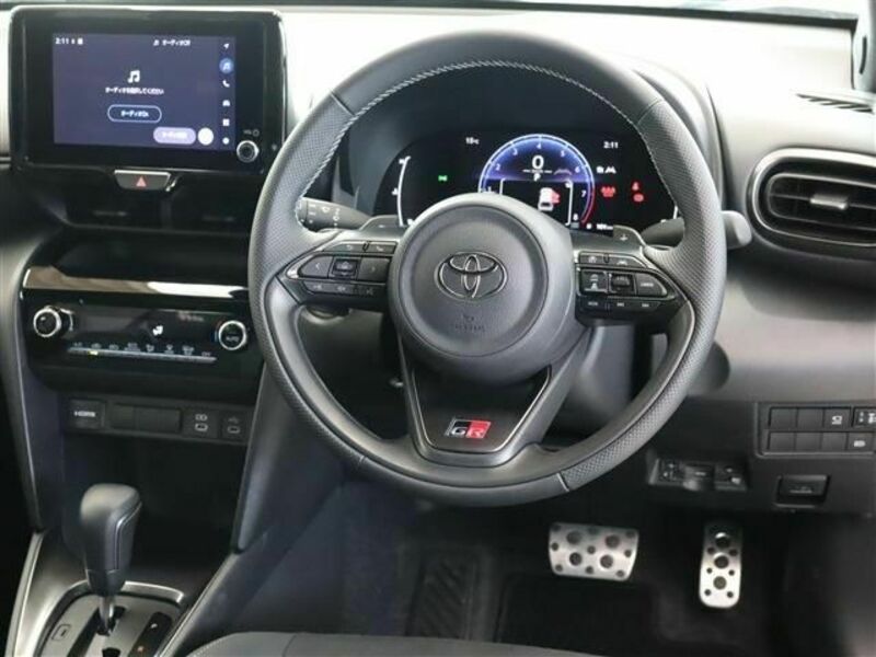 YARIS CROSS-1