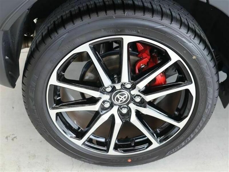 YARIS CROSS-8