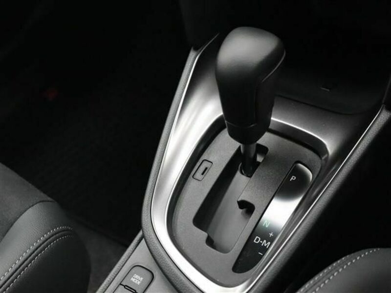 YARIS CROSS-9