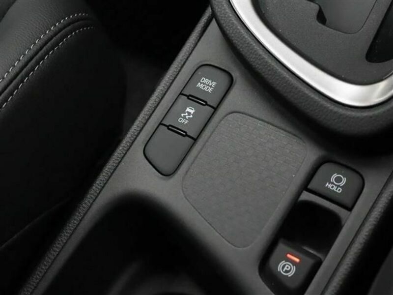 YARIS CROSS-12