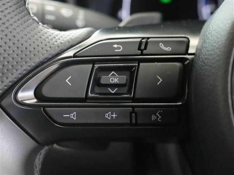 YARIS CROSS-15