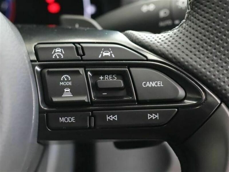 YARIS CROSS-16